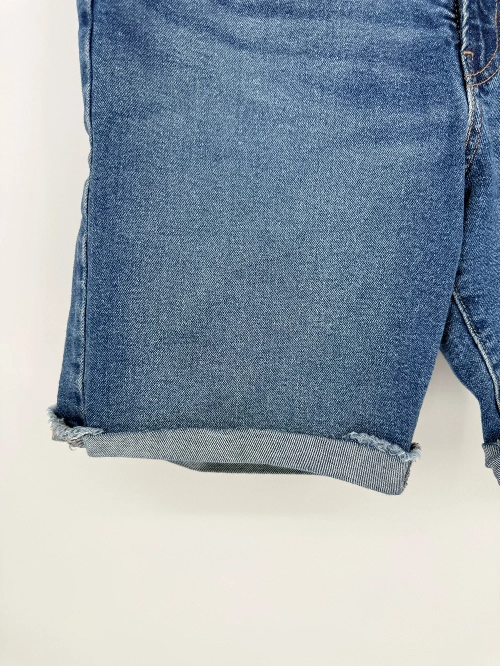 Levi's Denizen Mid Rise Shaping Denim Bermuda Shorts Blue Frayed Jean 30 Casual